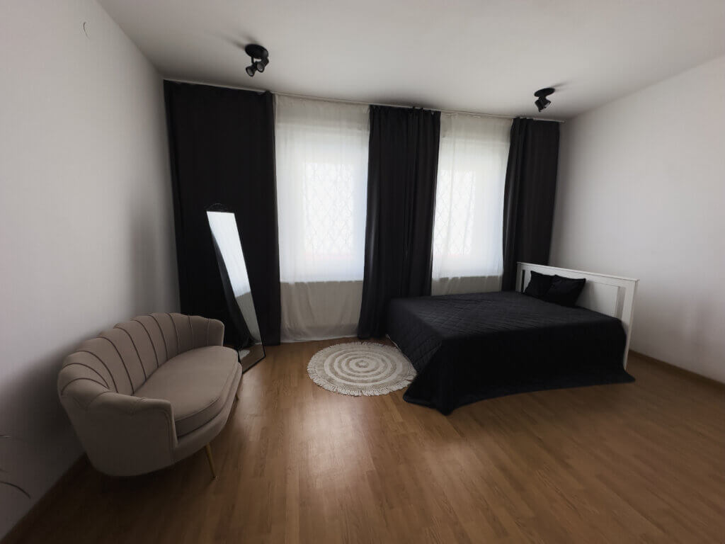 Studio Imperial Majestic_01